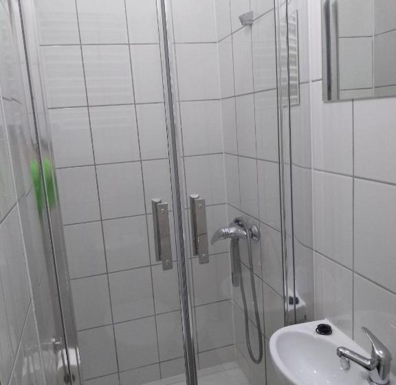 Студия Стандарт, Hostel Staromiejski