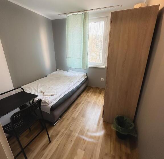 اتاق اکونومی, Kwadrat B&b Spiechowicza