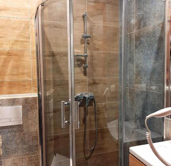 Quarto Triplo Estandar, Narciarski Dworek