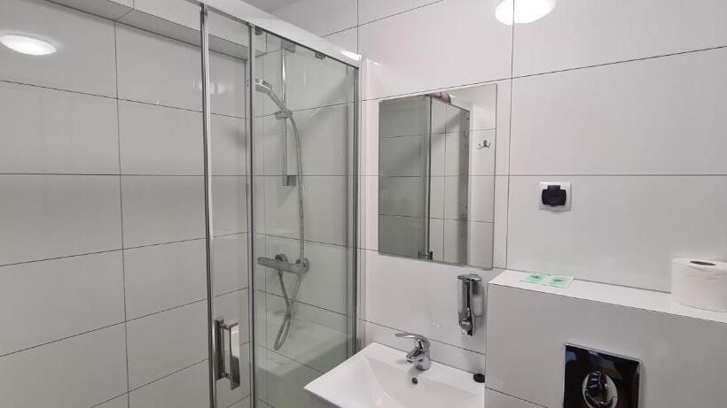 スタンダードルーム, Motel I Restauracja Pod Basztą