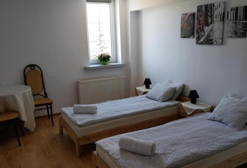 スタンダードルーム, Motel I Restauracja Pod Basztą
