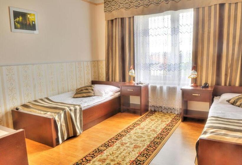 اتاق استاندارد سه نفره, Adria