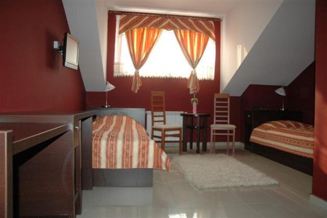 اتاق استاندارد سه نفره, Adria