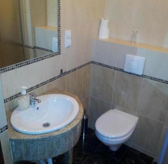 اتاق استاندارد چهار تخته, Adria