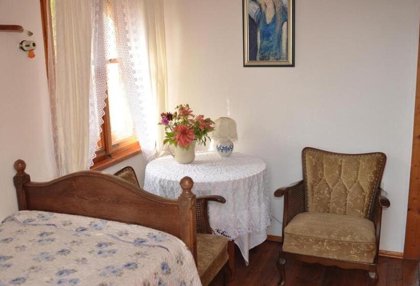 اتاق استاندارد چهار تخته, Villa Nostalgia