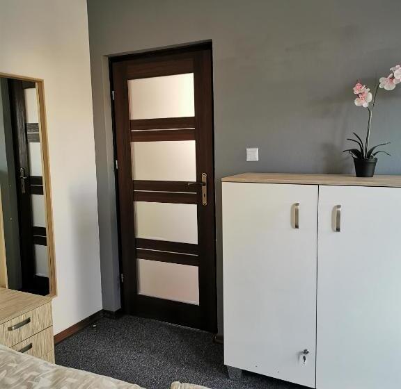 اتاق لوکس با بالکن, For Rest Hostel