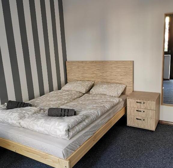 اتاق لوکس با بالکن, For Rest Hostel