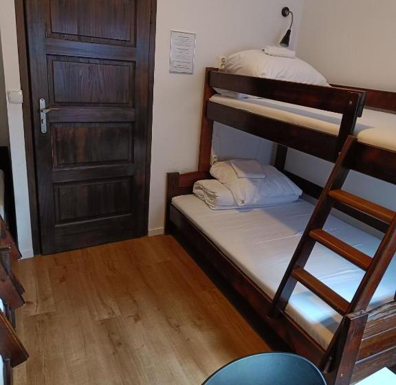 تختخواب در اتاق مشترک, Blues Rooms