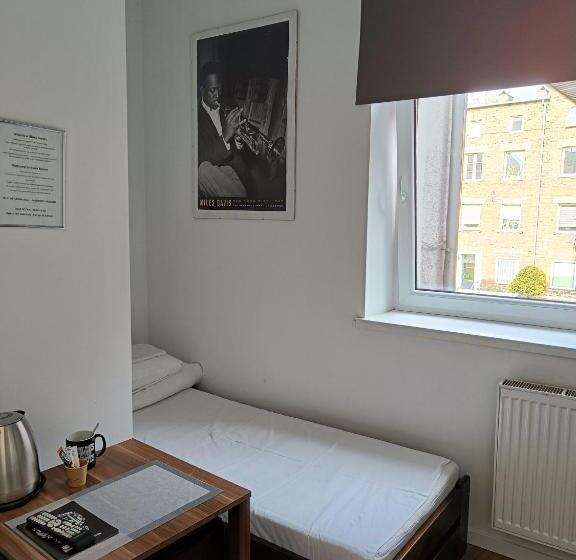 اتاق استاندارد یک تخته با سرویس بهداشتی مشترک, Blues Rooms