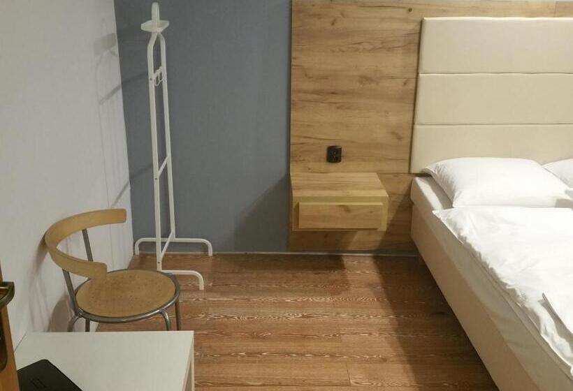 コンフォートルーム, Kaktus Guest House