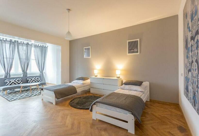 اتاق استاندارد سه تخته با سرویس بهداشتی مشترک, Hostel Zakątek Ulica Grunwaldzka