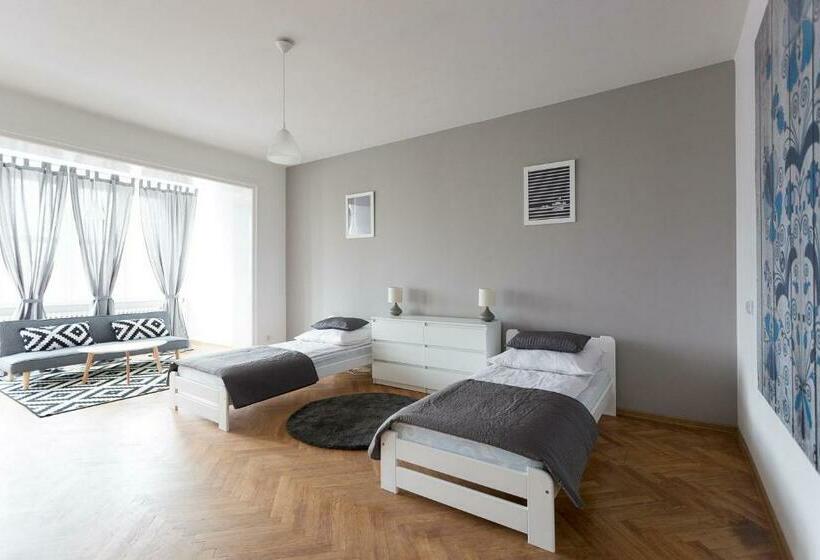 اتاق استاندارد سه تخته با سرویس بهداشتی مشترک, Hostel Zakątek Ulica Grunwaldzka