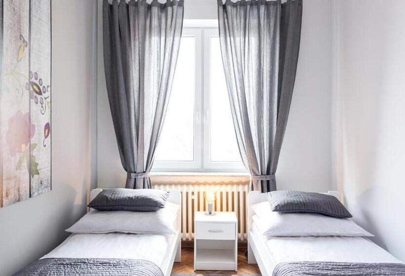 اتاق استاندارد با سرویس بهداشتی مشترک, Hostel Zakątek Ulica Grunwaldzka