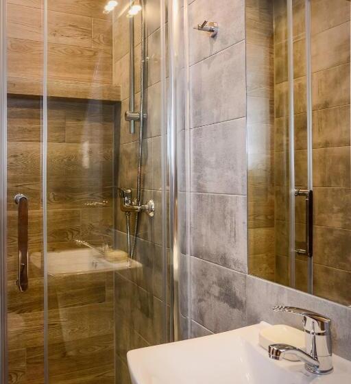 اتاق استاندارد چهار تخته, Dom Na Klonowym Wzgórzu