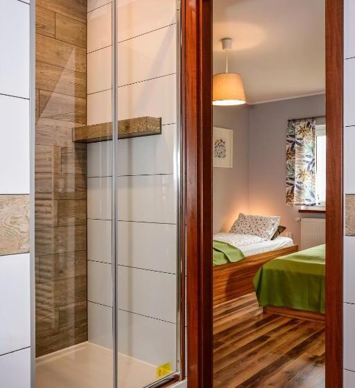 اتاق استاندارد سه نفره, Dom Na Klonowym Wzgórzu