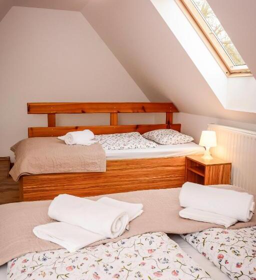 استودیو خانوادگی, Dom Na Klonowym Wzgórzu