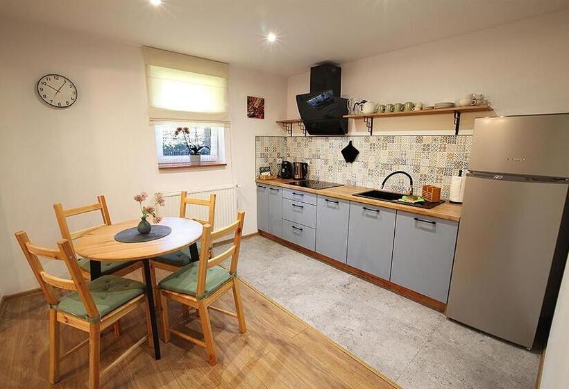 آپارتمان 2 خوابه, Dom Na Klonowym Wzgórzu