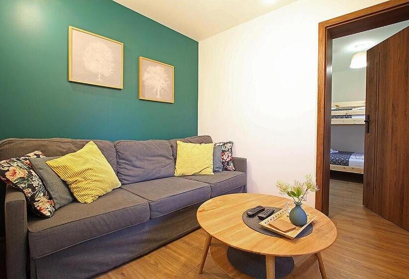 آپارتمان 2 خوابه, Dom Na Klonowym Wzgórzu