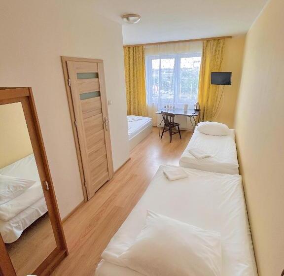 Номер Стандарт Трехместный, Hostel Dv Morski   Z Prywatnymi łazienkami