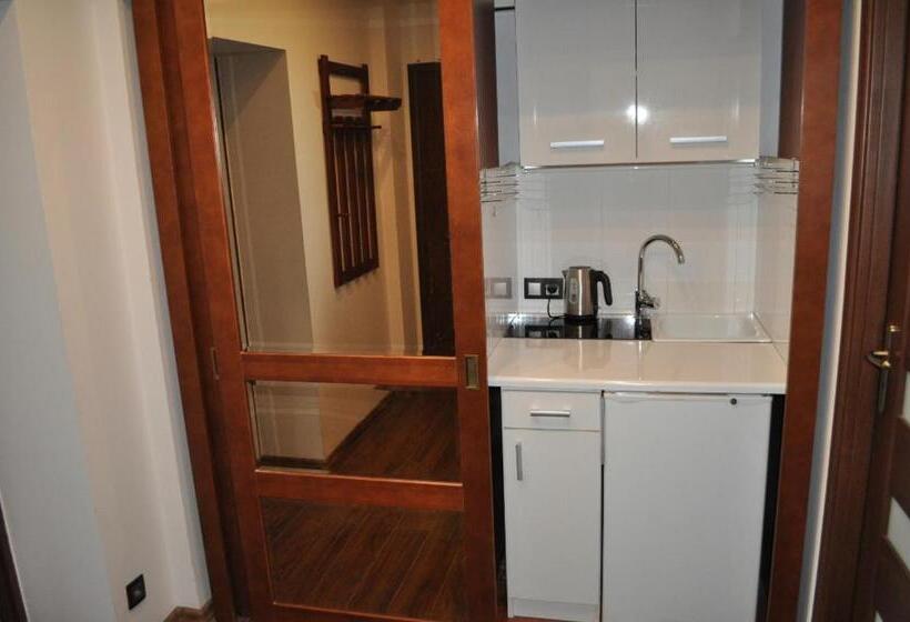 آپارتمان 2 خوابه, Operahostel