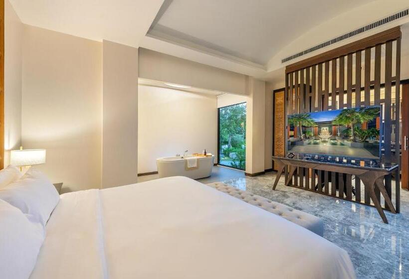 اتاق استاندارد با تخت بزرگ, Phukalini Luxury Pool Villa & Onsen Sha Plus Certified
