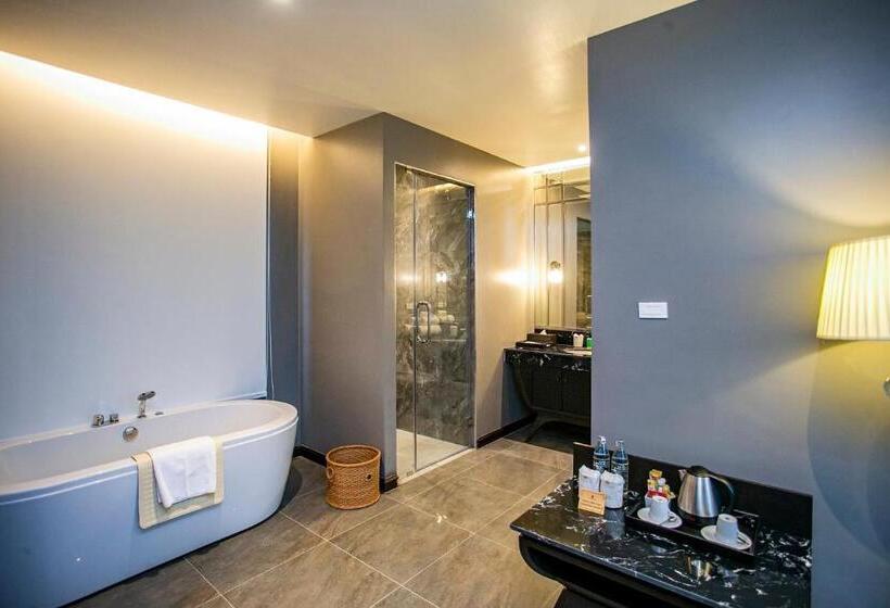 اتاق استاندارد با تخت بزرگ, Phukalini Luxury Pool Villa & Onsen Sha Plus Certified