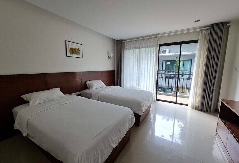 اتاق سوپریور با چشم‌انداز استخر, Diana Pool Access Phuket