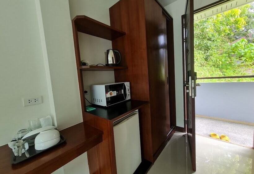 اتاق سوپریور با چشم‌انداز استخر, Diana Pool Access Phuket