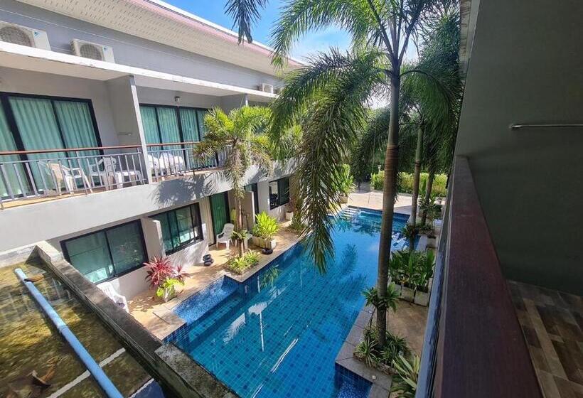 اتاق سوپریور با چشم‌انداز استخر, Diana Pool Access Phuket