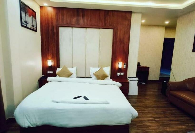 اتاق لوکس با تخت بزرگ, V Square Airport
