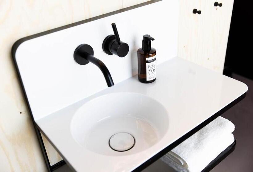 اتاق استاندارد, Moloko  Just A Room  Sleep&shower Digital Key By Sms