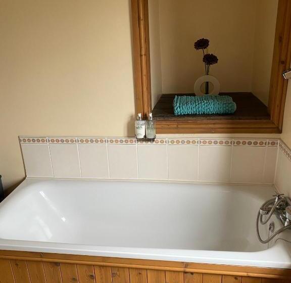스탠다드 룸 산 전망, The Crown Inn Longtown