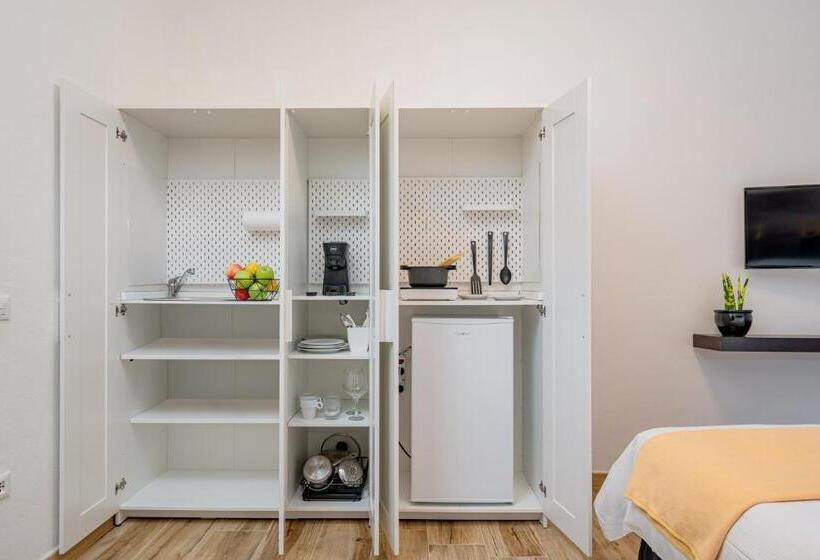 استودیوی استاندارد, Residenze Asproni Serviced Apartments