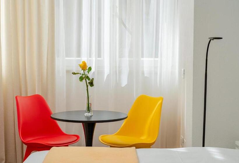 استودیوی استاندارد, Residenze Asproni Serviced Apartments