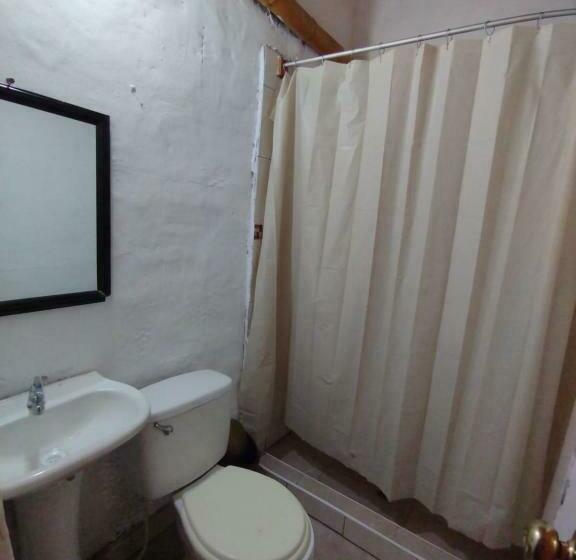 Economy Quadruple Room, Hospedaje Sumarfe