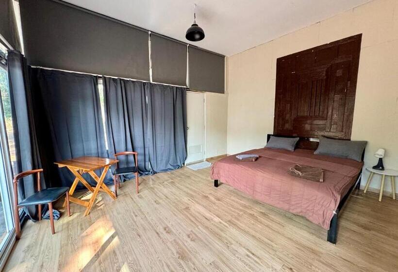 بانگلوی استاندارد, Kohmak Homehug&beachclub