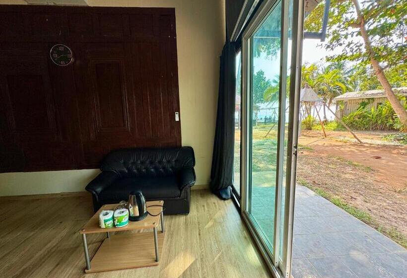 بانگلوی استاندارد, Kohmak Homehug&beachclub