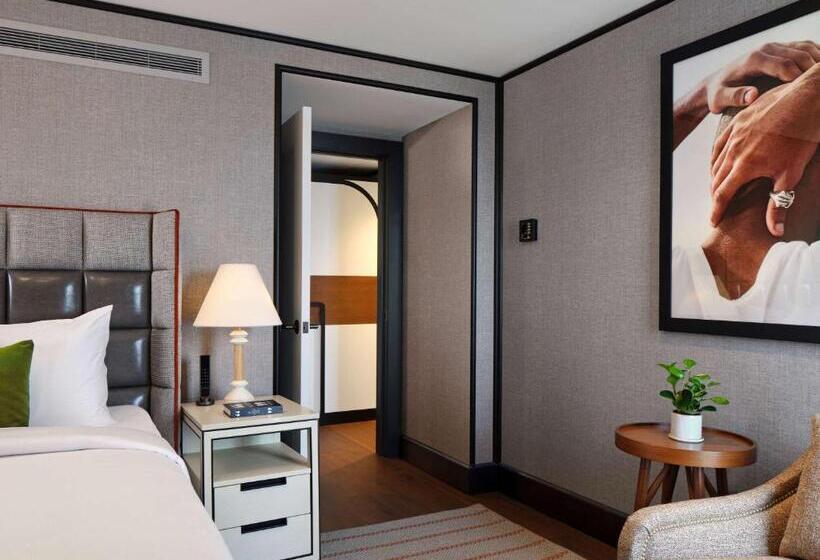 Люкс Deluxe Кровать Кинг, 21c Museum Hotel St Louis