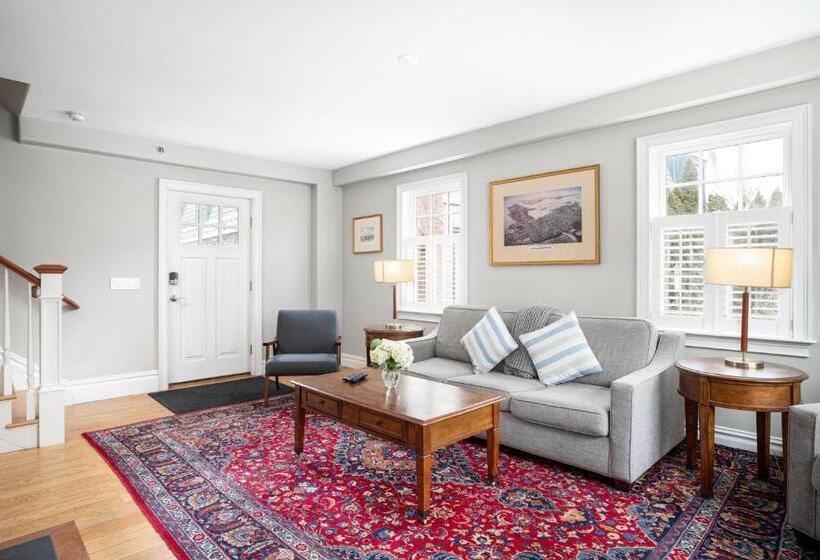 ２ベッドルームアパートメント, Pelham Court