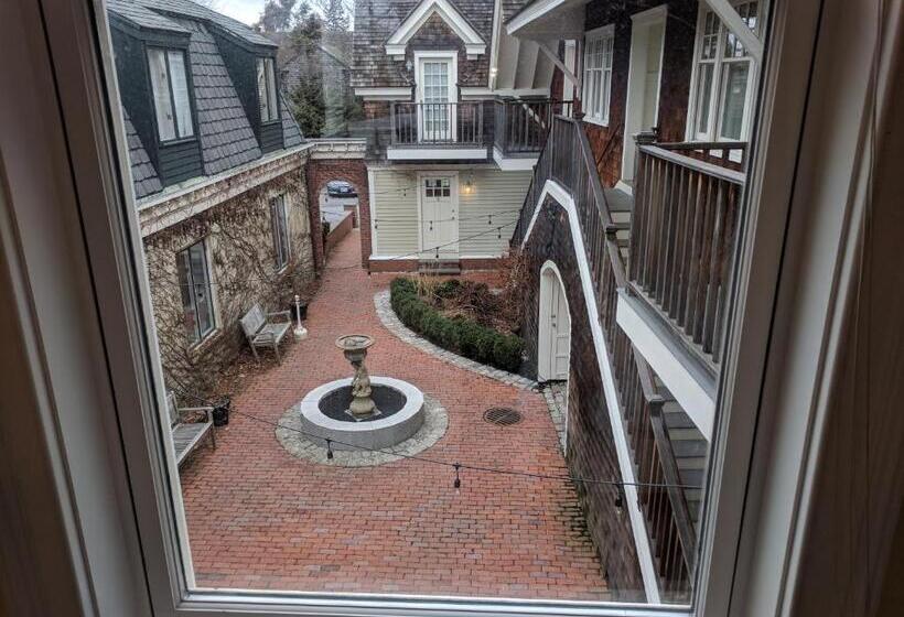 ３ベッドルームアパートメント, Pelham Court