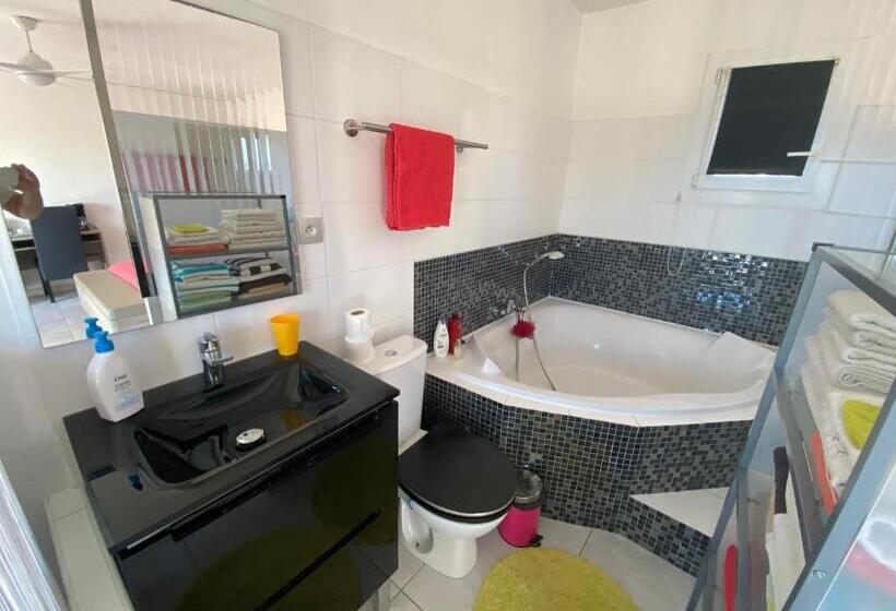 اتاق لوکس با چشم‌انداز دریا, Charmante Chambre Avec Vue Mer