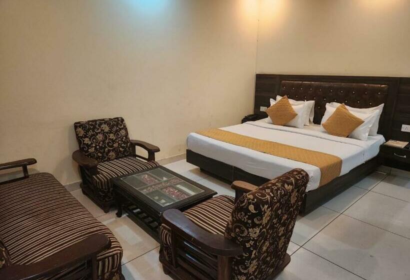 Номер Deluxe, City Lite Delhi