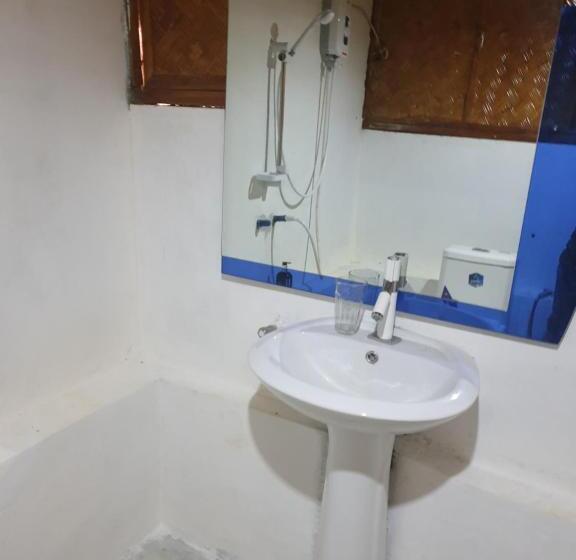 بانگلوی استاندارد با چشم‌انداز دریا, Miley Lodging Restobar