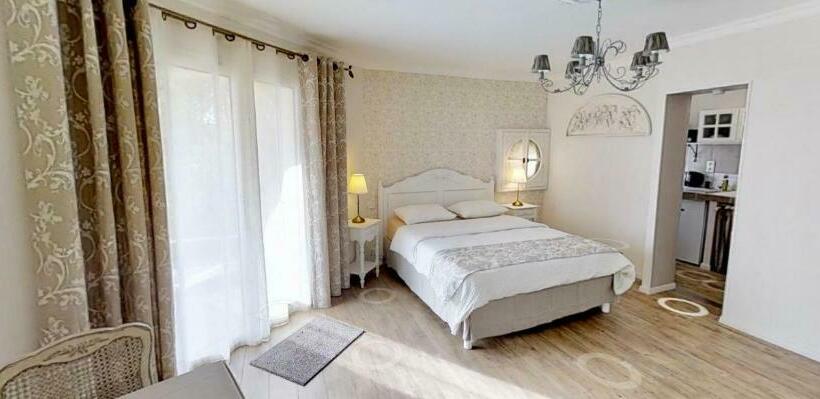 带大床的高级房间, Chambres D Hôtes Et Gîtes Les Restanques