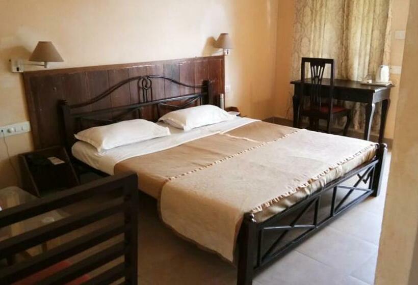 Номер Deluxe, Landmark Hotels,haflong
