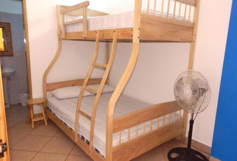 스탠다드 트리플 룸, Hostal Yaku Montañita