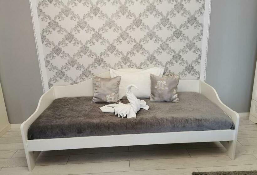 اتاق استاندارد سه نفره, Select House