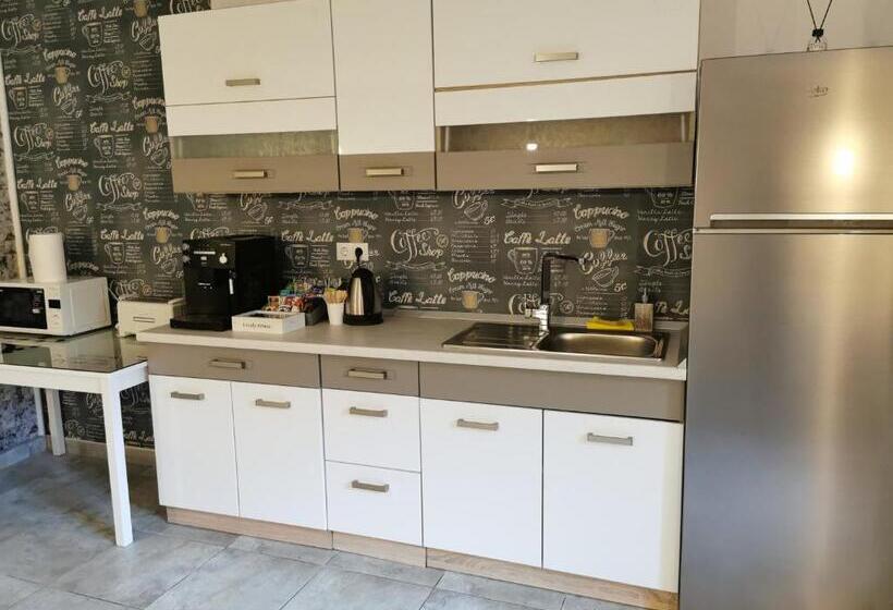 استودیوی لوکس, Select House
