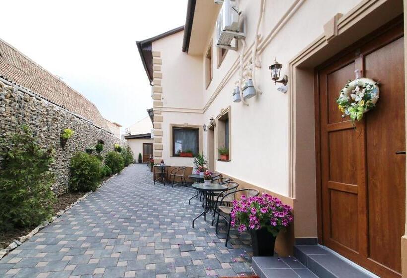 اتاق استاندارد سه نفره, Select House