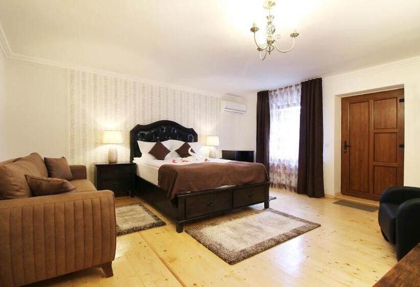 اتاق لوکس سه تخته, Select House